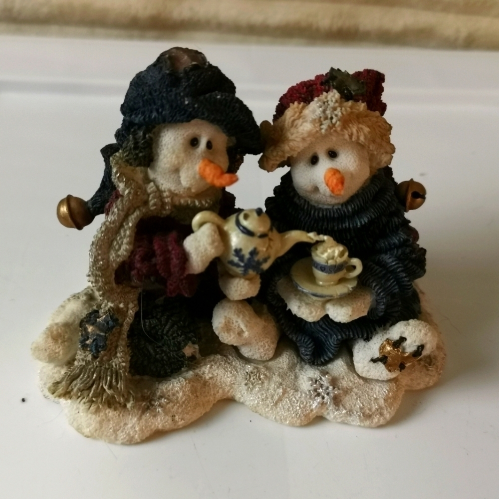 Art figurines collectable Boys Bears and friends
